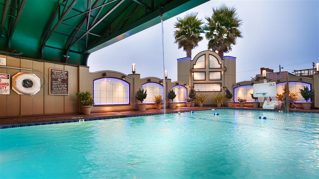 Indoor/Outdoor Pool Area Best Western Plus Humboldt Bay Inn Eureka (707)443-2234