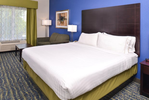 Images Holiday Inn Express & Suites San Antonio South by IHG