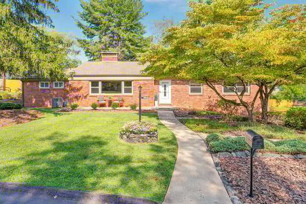 Images Lynn Bolser | NextHome AVL Realty