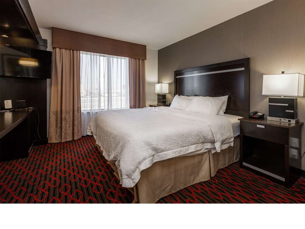 Guest room amenity Hampton Inn & Suites by Hilton Lethbridge Lethbridge (403)942-2142