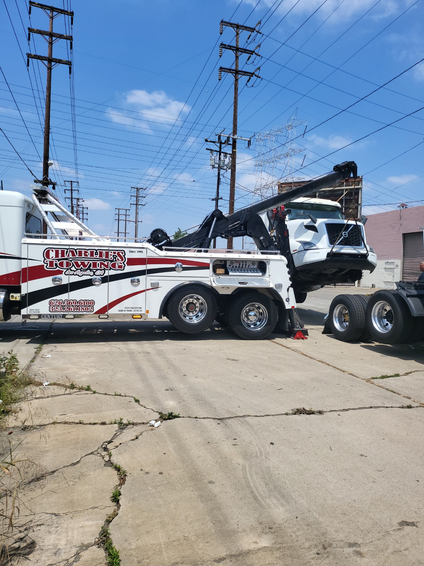 Charlie's 24hr Towing & Heavy Duty Los Angeles (323)261-1802
