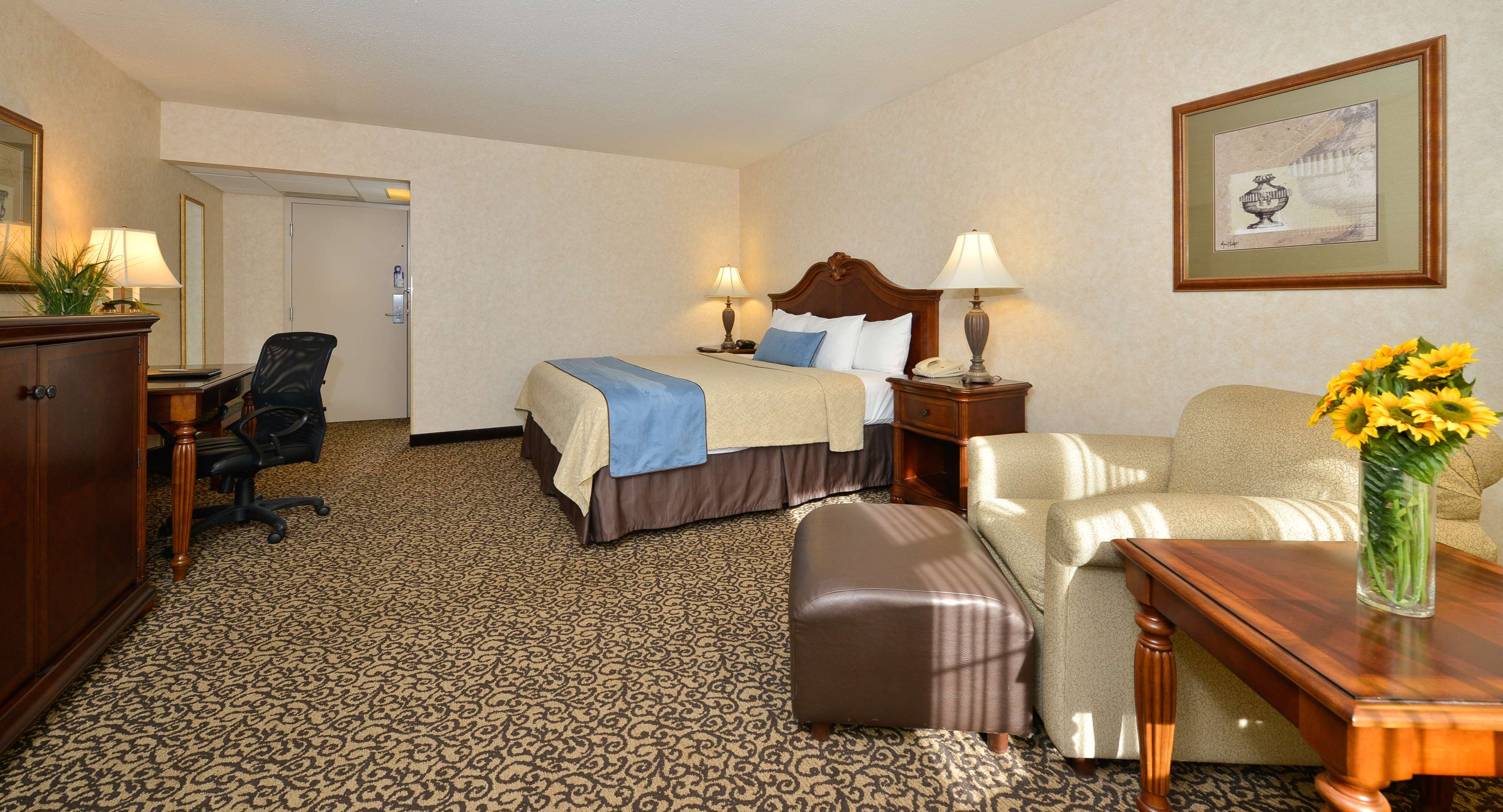 Best Western Plus Steeplegate Inn in Davenport, IA (Hotels & Motels