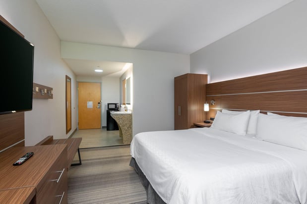 Images Holiday Inn Express & Suites Woodbridge by IHG
