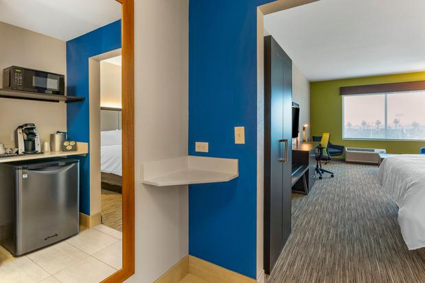 Images Holiday Inn Express & Suites Phoenix Dwtn - State Capitol by IHG