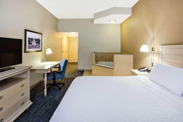 Images Hampton Inn & Suites Cape Cod-West Yarmouth