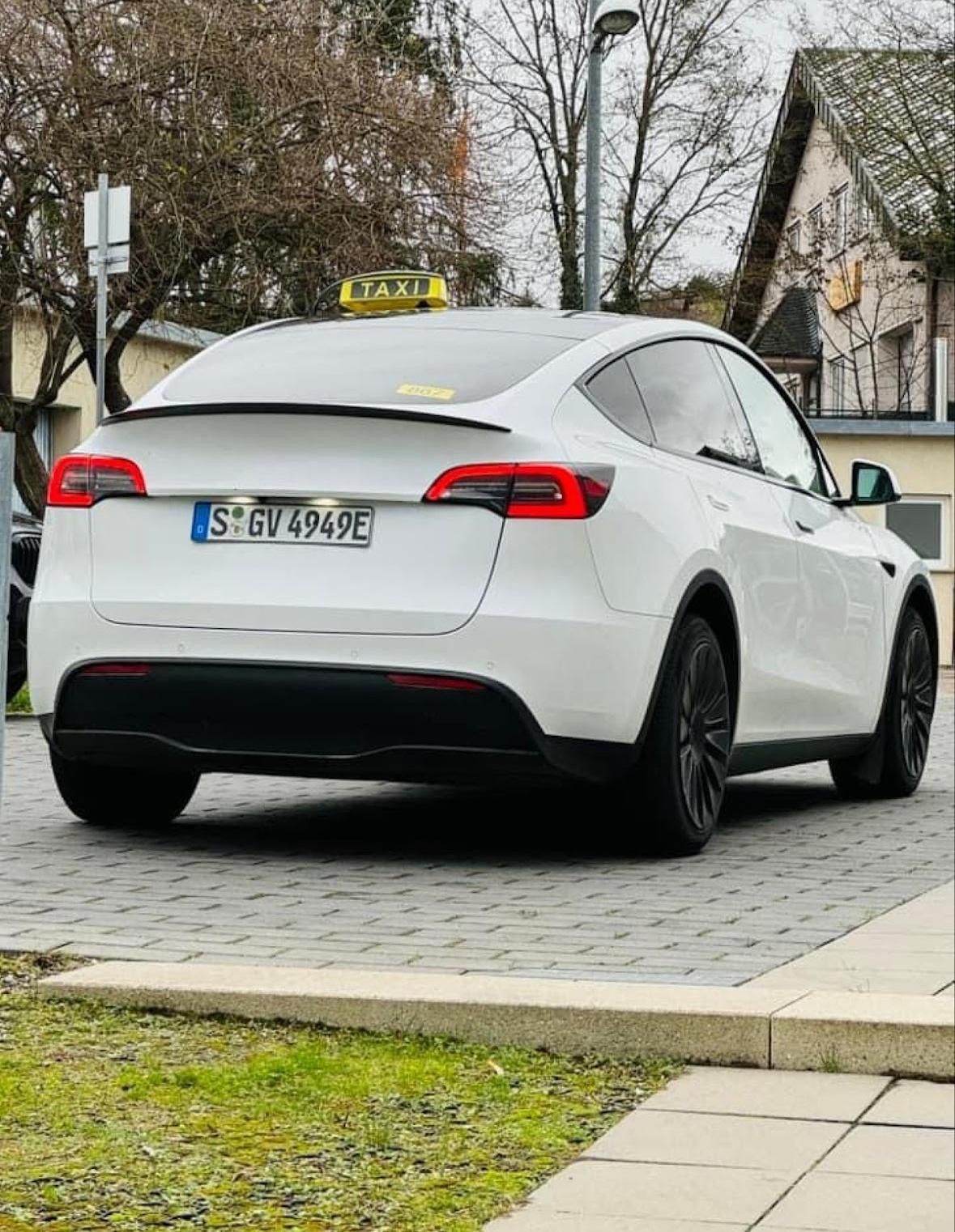 Taxi Tesla Stuttgart || Taxiunternehmen Gökhan Özmen | Whatsapp 7/24, Augsburger Straße 637 in Stuttgart