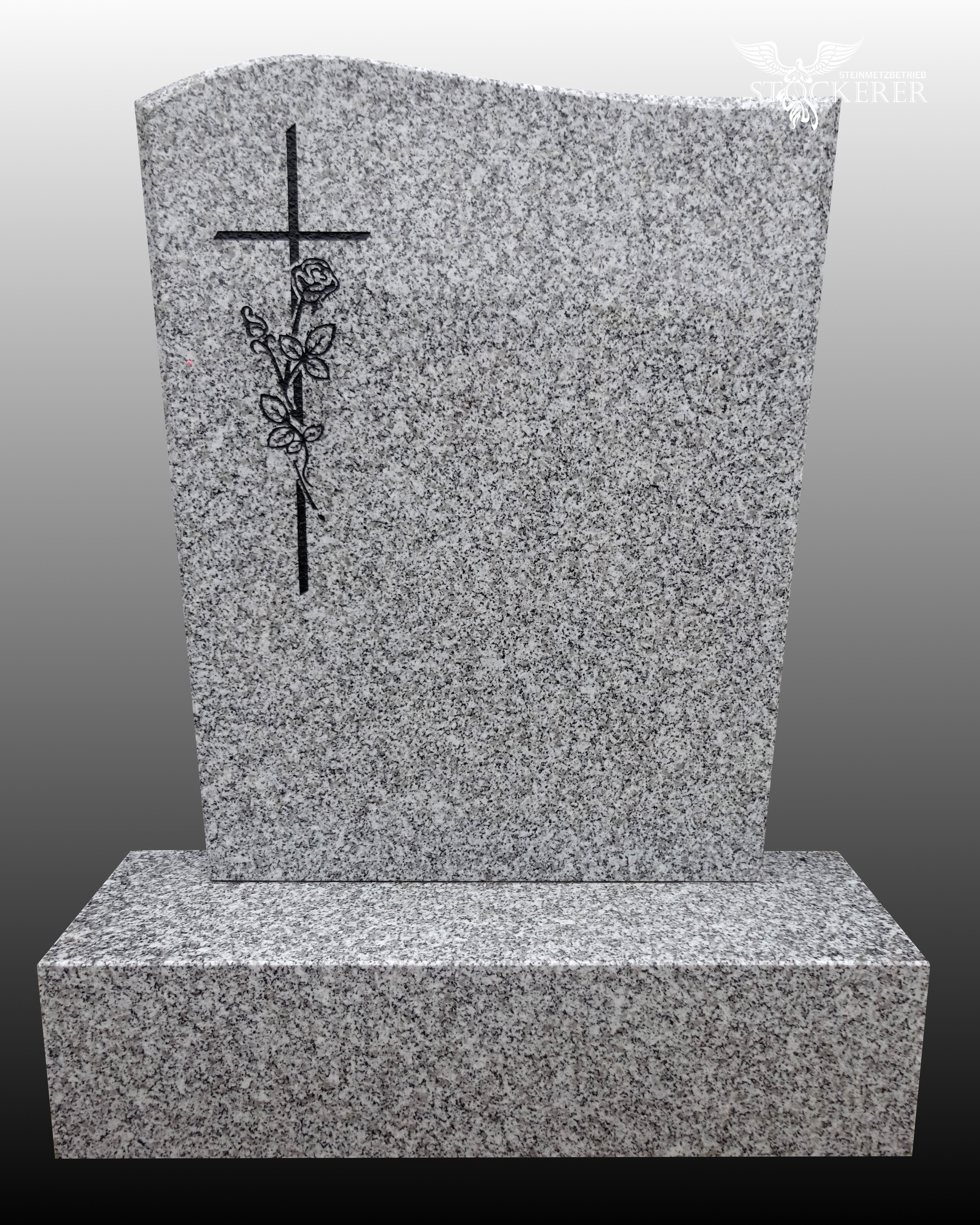 Bild zu Grabstein u. Stufe aus polierten Granit mit Rosenkreuz.