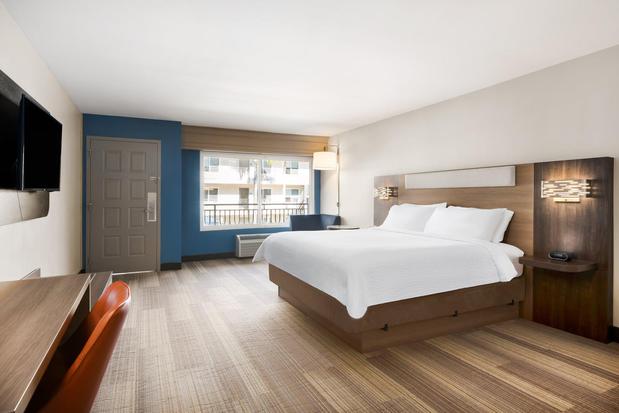 Images Holiday Inn Express Simi Valley by IHG