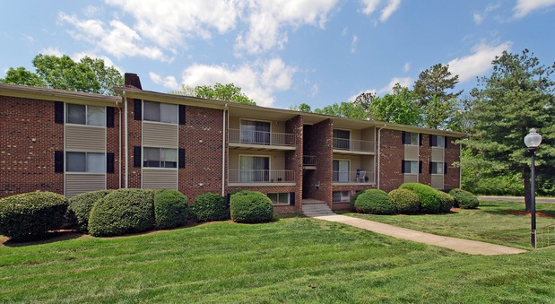 Images Holly Hills Apartments