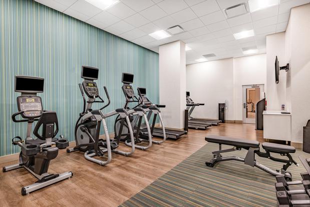 Images Holiday Inn Express & Suites Lincoln Downtown by IHG