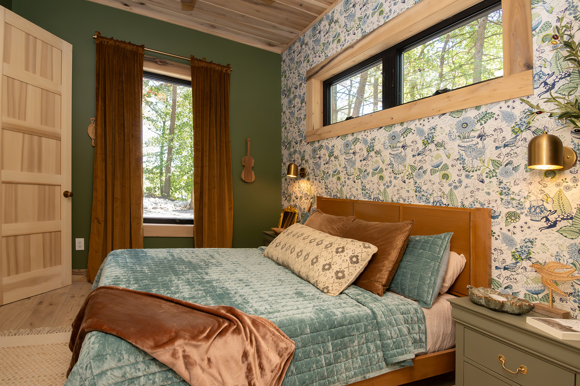 Hooting Owl Homestead Cabins Bedroom