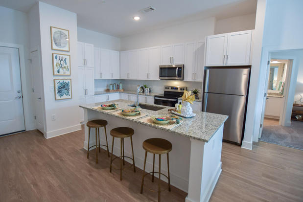 Images The Ivy at Ariston