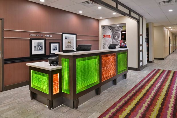 Images Hampton Inn & Suites Dallas Market Center