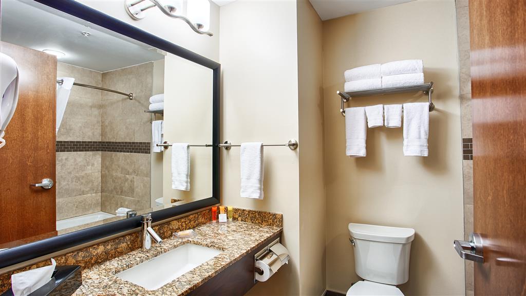 Guest Bathroom Best Western Plus Peace River Hotel & Suites Peace River (780)617-7600