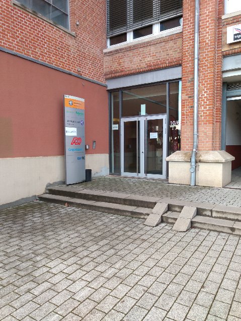 Außenansicht Eingang ServiceCenter Kornwestheim