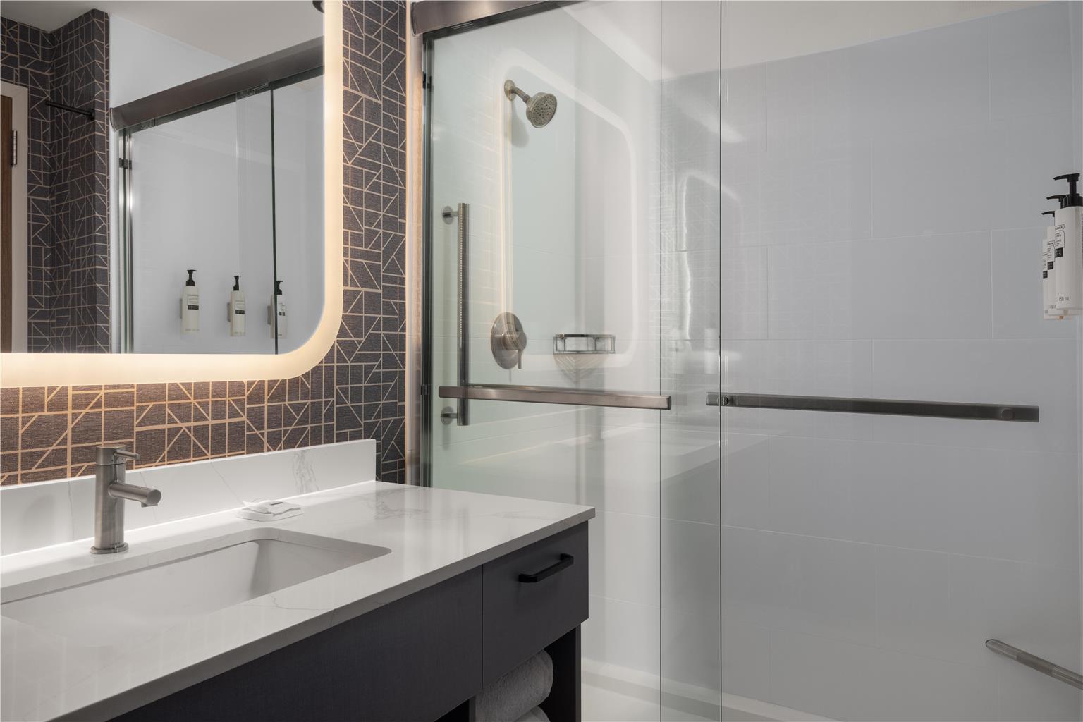 Guest room bath