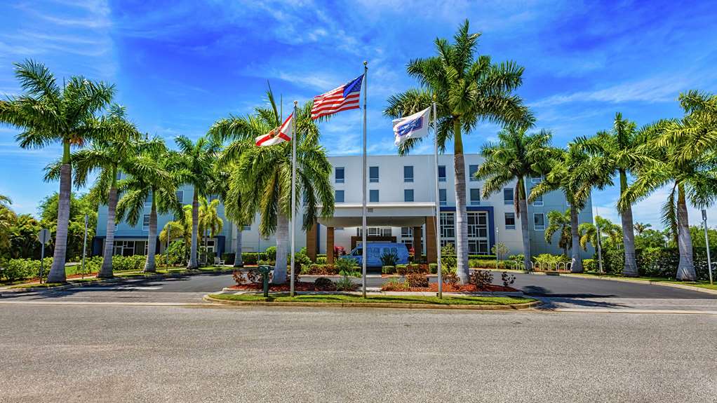 Hampton Inn & Suites Sarasota/Bradenton-Airport - Sarasota, FL 34243 - (941)355-8140 | ShowMeLocal.com