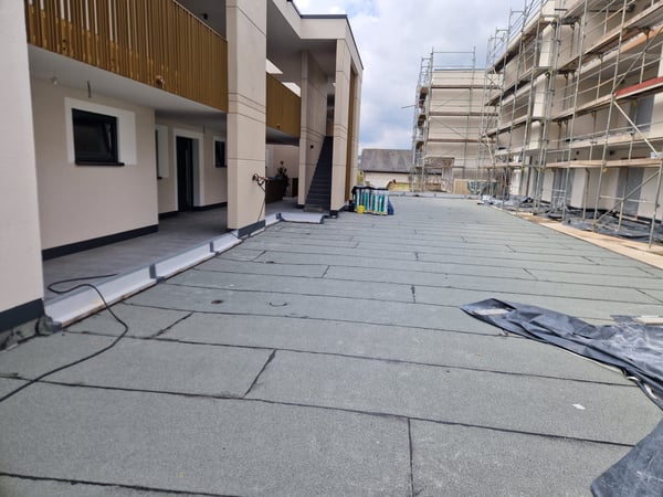 Professionelle Tiefgaragenabdichtung vom Dachdeckermeister in der Region Neuwied und Mayen-Koblenz. Fachgerechte Flachdach- und Garagendachabdichtungen sorgen für dauerhaften Schutz vor Feuchtigkeit, Durchdringung und Bauschäden – ideal für Neubau u...