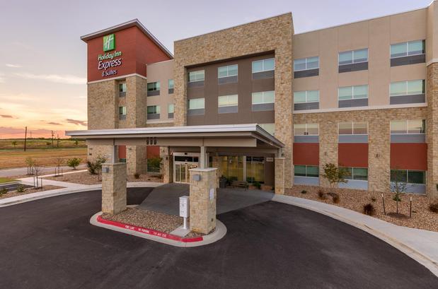 Images Holiday Inn Express & Suites San Marcos South, an IHG Hotel