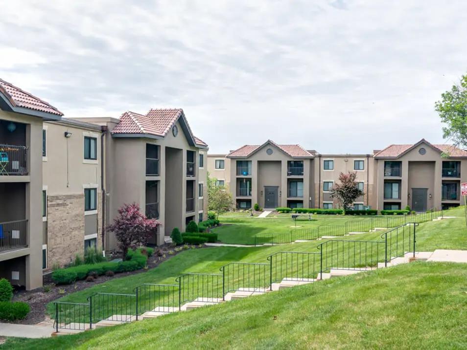 The Hills Apartments Kansas City (816)608-6134