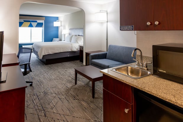 Images Holiday Inn Express & Suites Wichita Airport by IHG