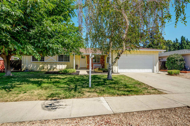 Images Amber Hom Realm Real Estate