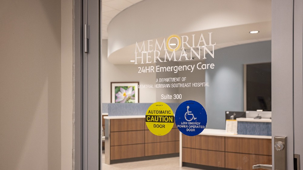 Entrance at Memorial Hermann 24-Hour Emergency Room at Convenient Care Center in Alvin