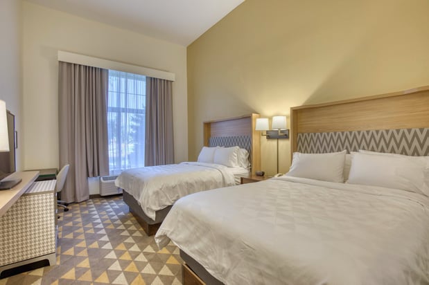 Images Holiday Inn & Suites Madison West - Middleton by IHG