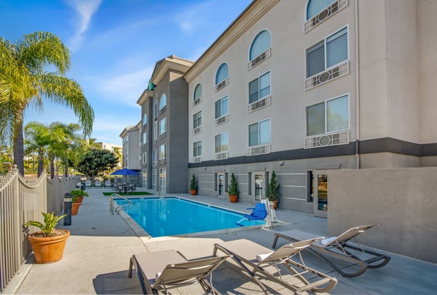 Images Holiday Inn Express & Suites San Diego-Sorrento Valley by IHG