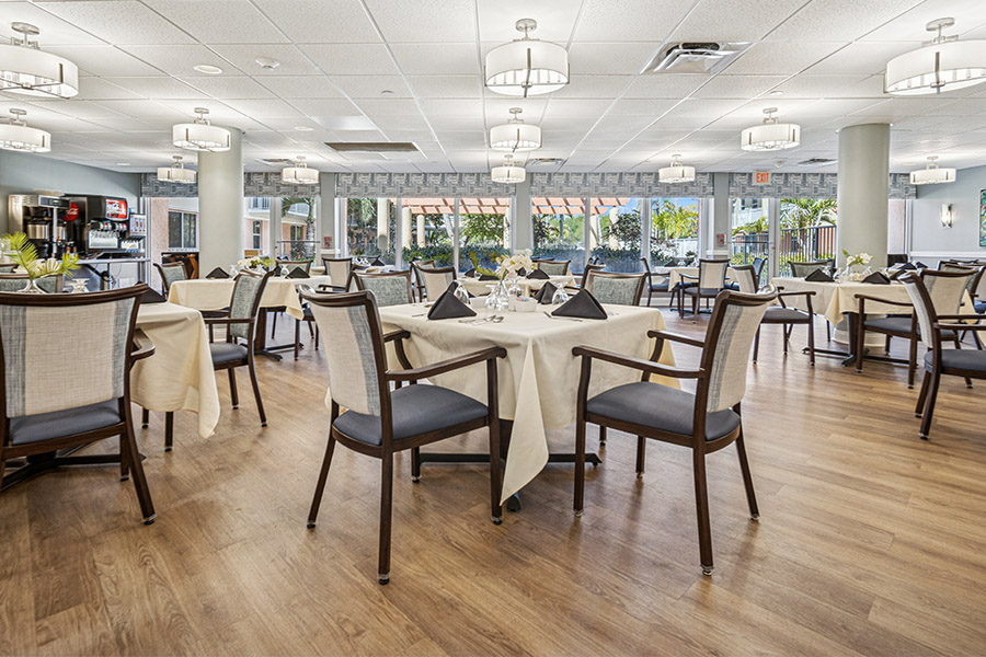 Five Star Premier Residences of Hollywood dining room