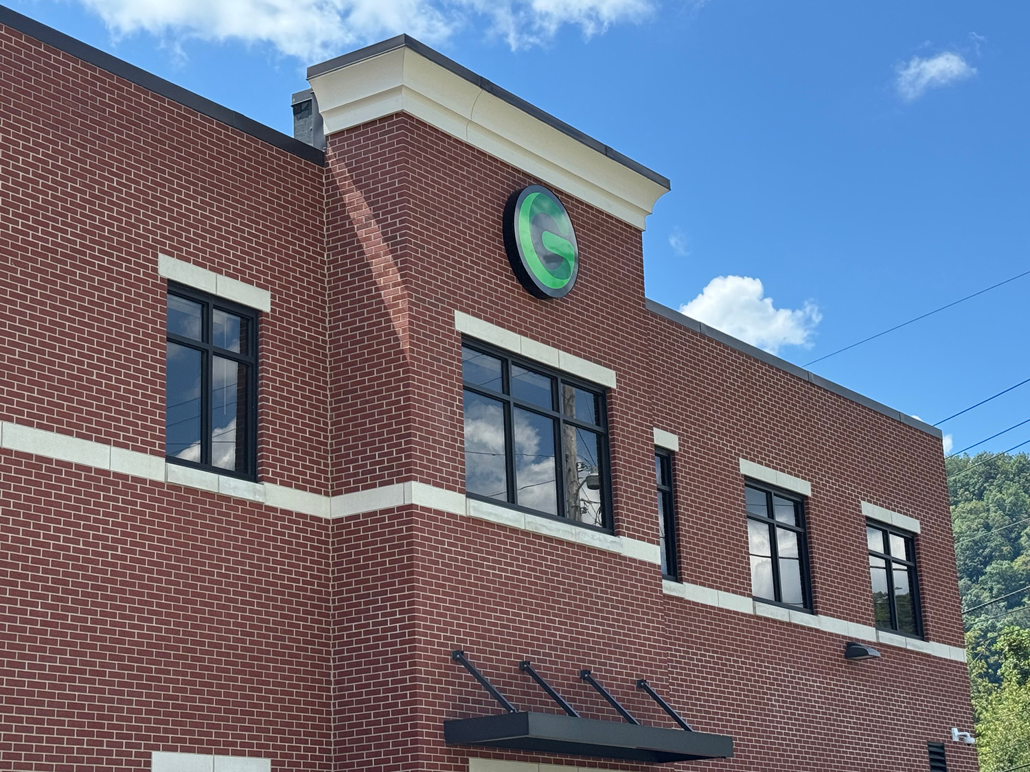 Gearheart Communications Central Office building supporting business networking, fiber connectivity, broadband, and reliable communication services for local homes and businesses.