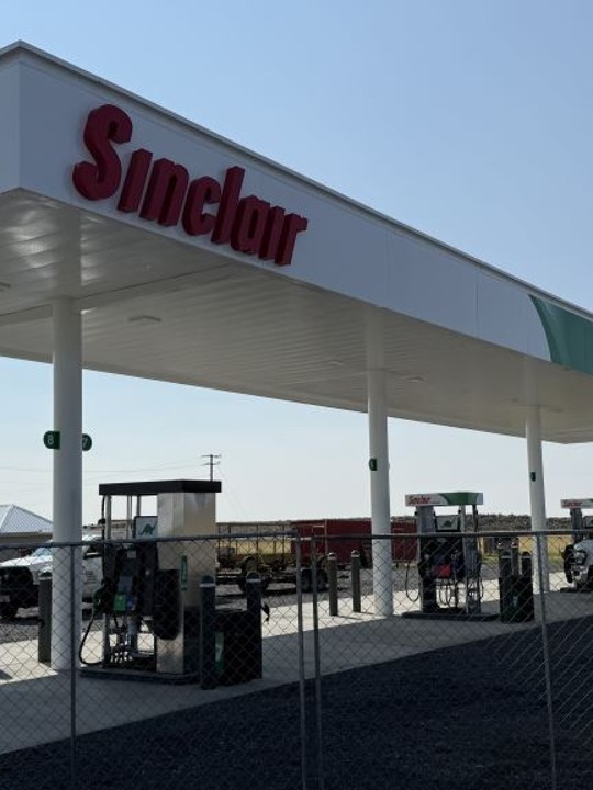 Sinclair Gas Station Image