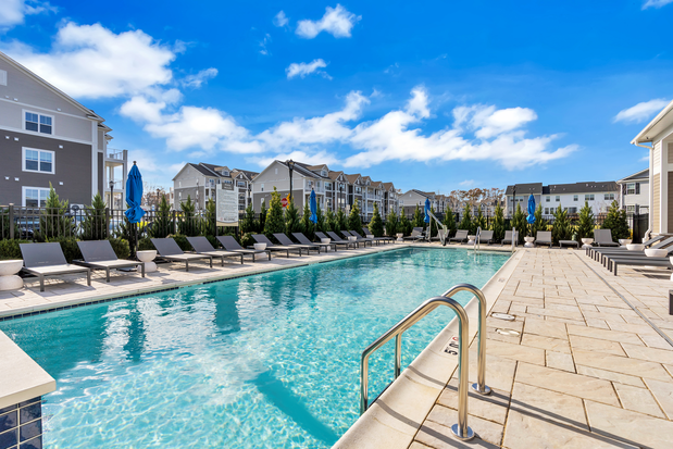 Images Glen Oaks Apartments