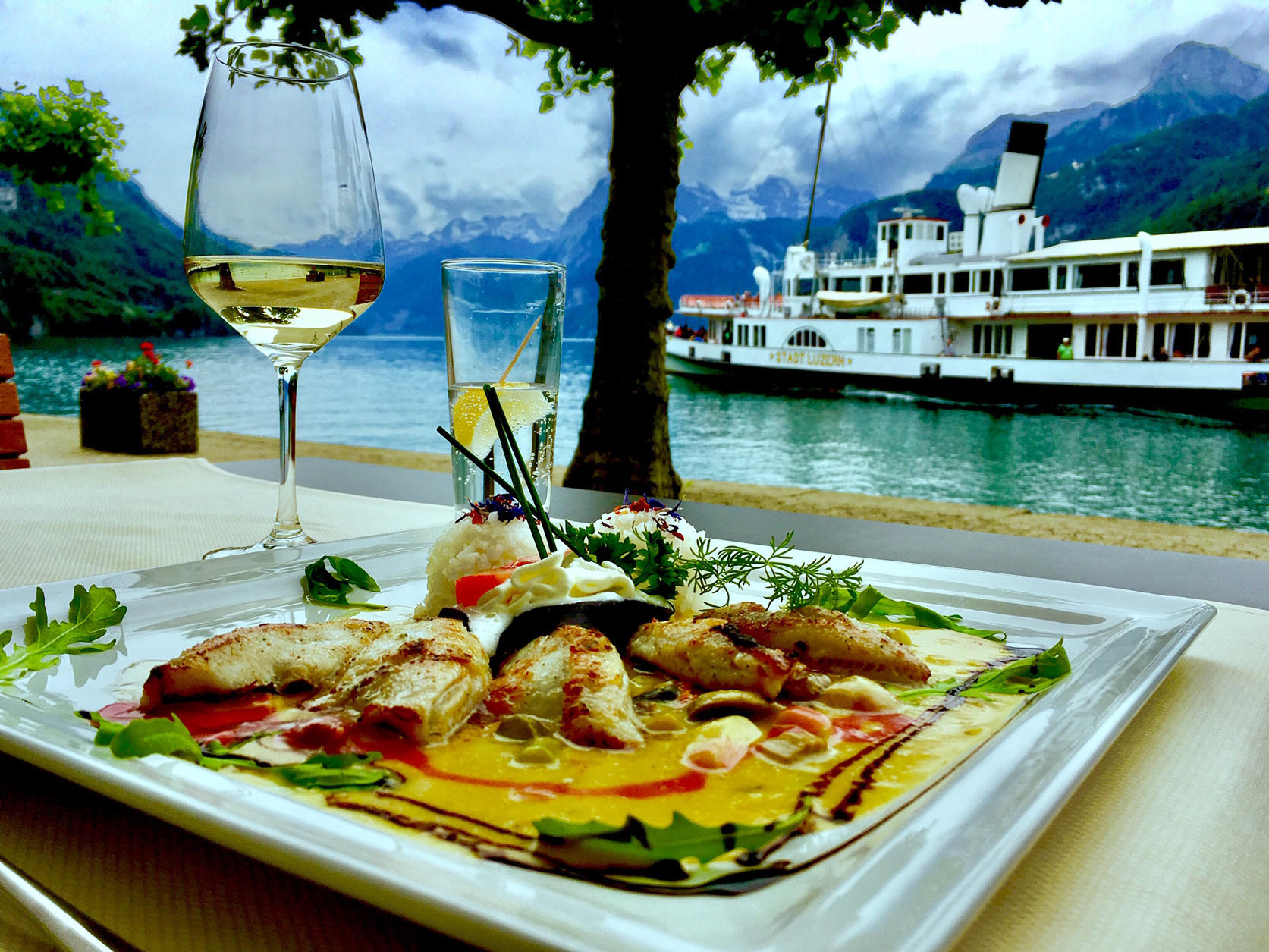 Seerestaurant Bellevue, Axenstrasse 2 in Brunnen