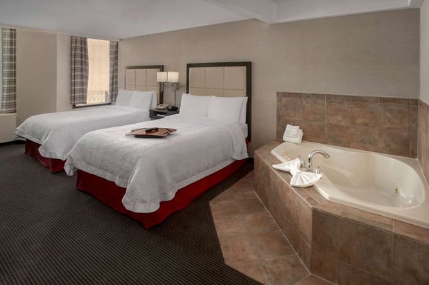 Images Hampton Inn & Suites Milwaukee Downtown