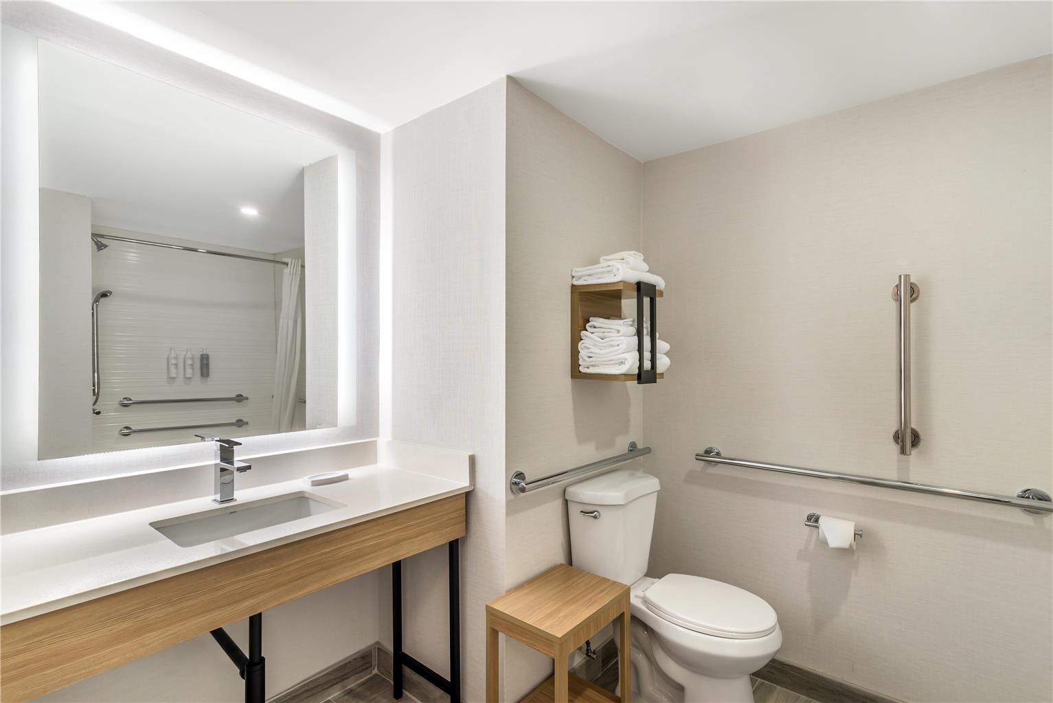 Guest room bath