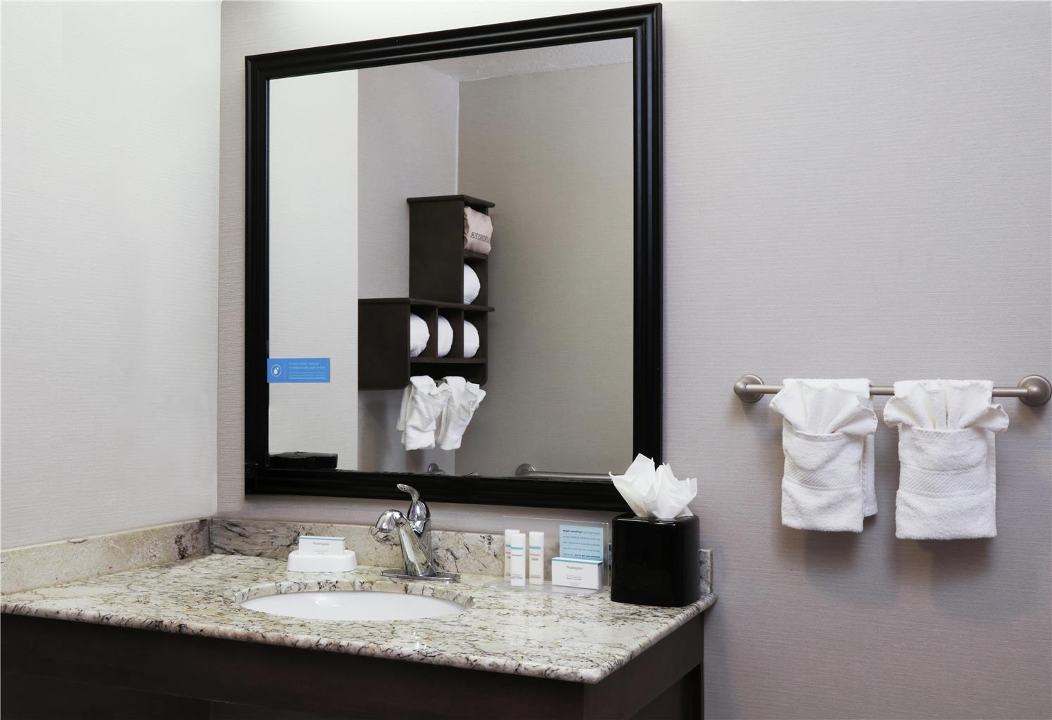 Guest room bath
