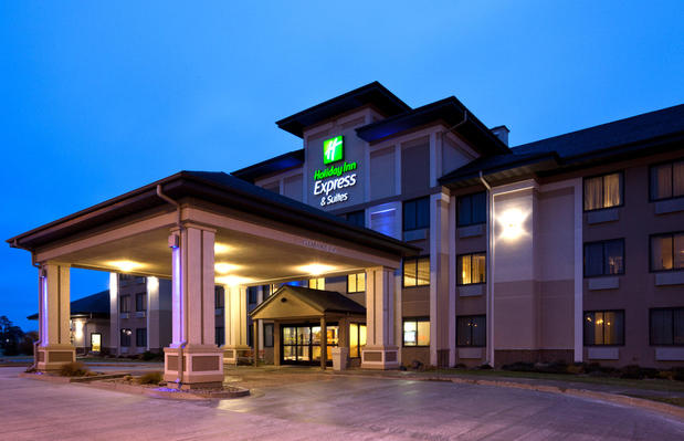 Images Holiday Inn Express & Suites Worthington, an IHG Hotel
