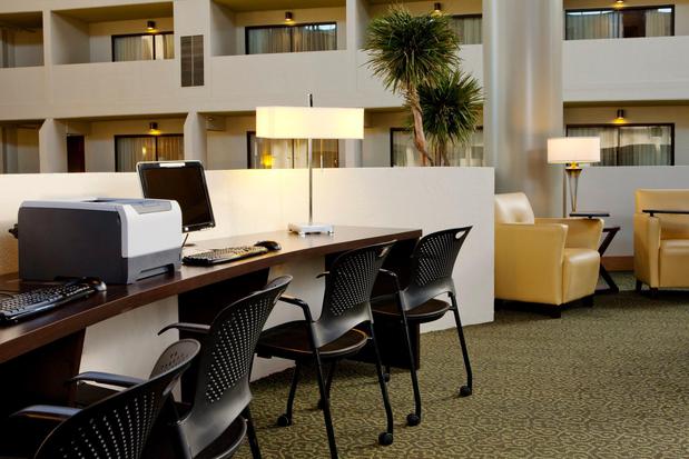 Images Crowne Plaza Indianapolis-Airport, an IHG Hotel