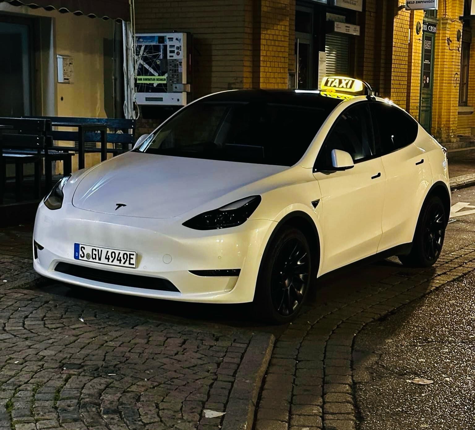 Taxi Tesla Stuttgart || Taxiunternehmen Gökhan Özmen | Whatsapp 7/24, Augsburger Straße 637 in Stuttgart