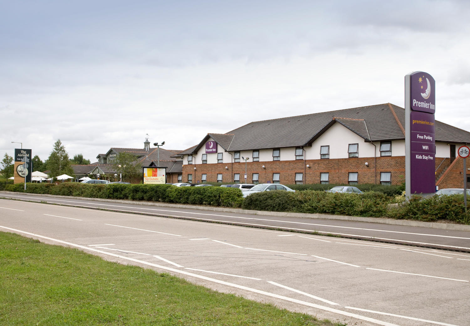 Images Premier Inn Hatfield hotel