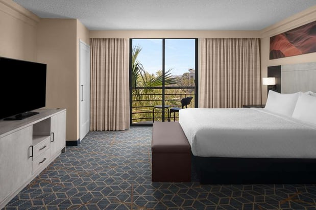 Images Embassy Suites by Hilton Phoenix Biltmore