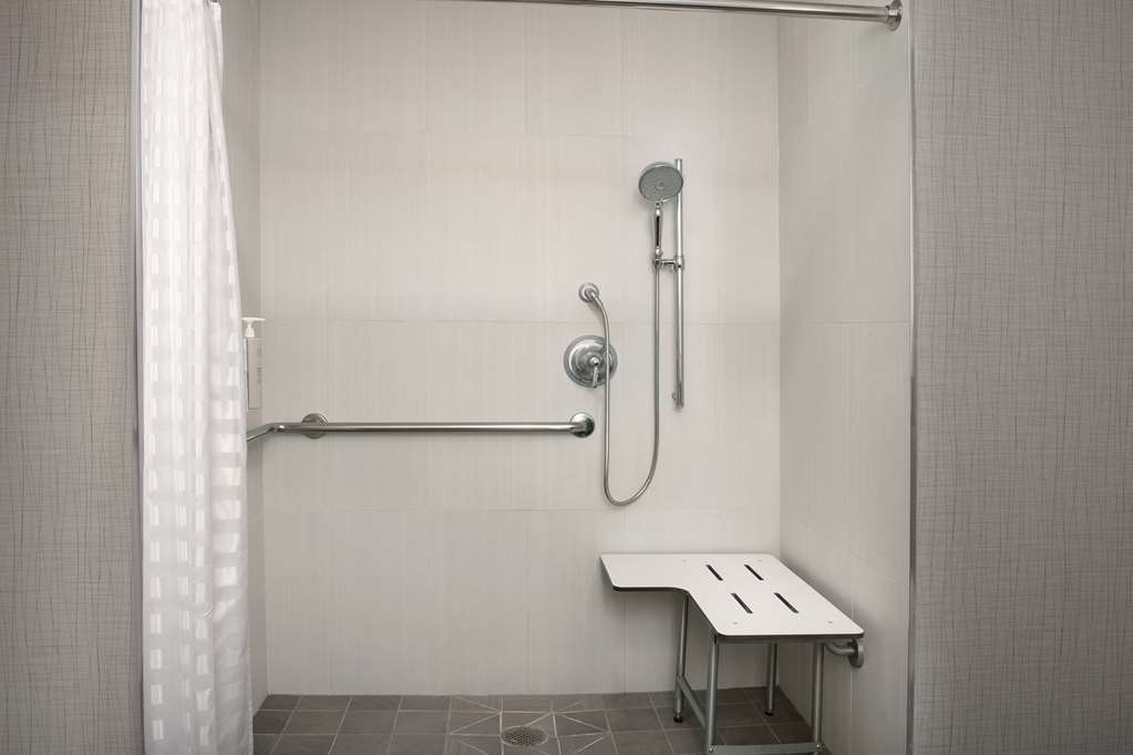 Guest room bath