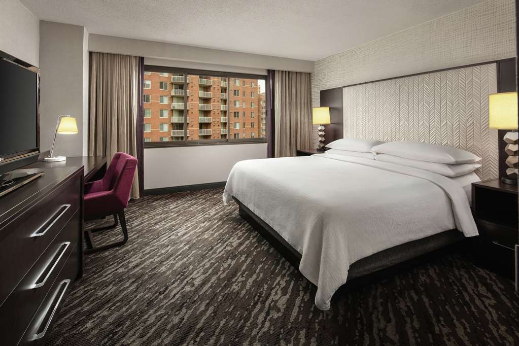 Guest room Embassy Suites by Hilton Crystal City National Airport Arlington (703)979-9799
