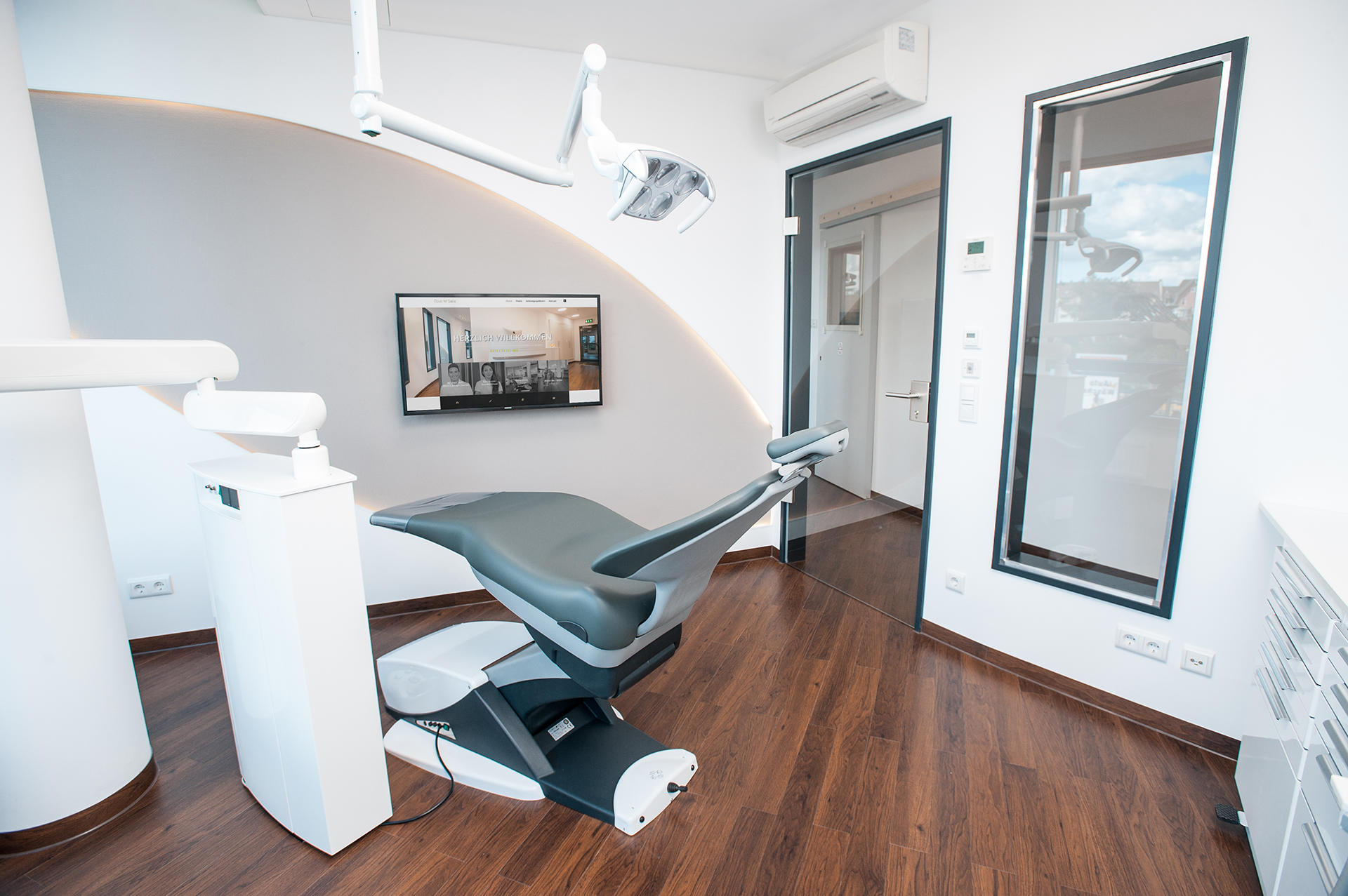 Kundenbild groß 1 Nova-Smile-Zahnarzt Dr. Daniels in Düsseldorf