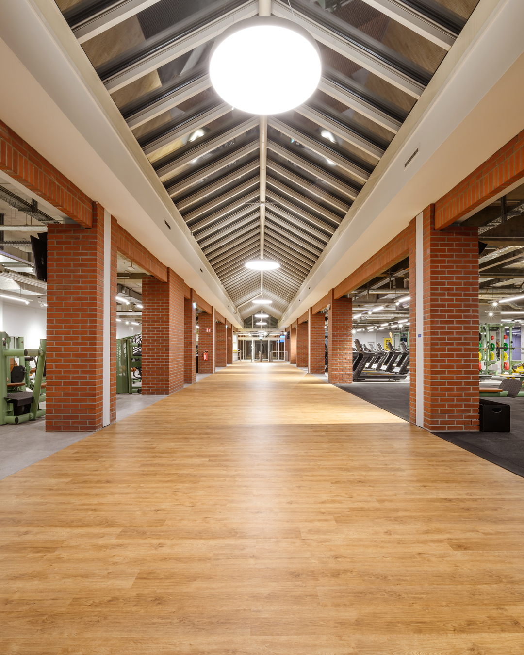 McFIT Fitnessstudio Köln-Ehrenfeld, Herbrandstraße 9 in Köln