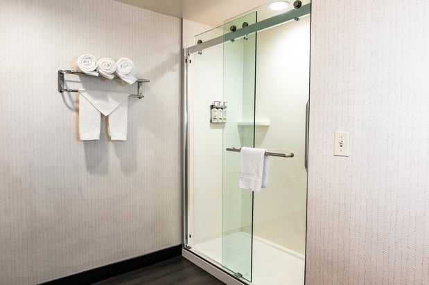 Images Holiday Inn & Suites Oakland - Airport by IHG