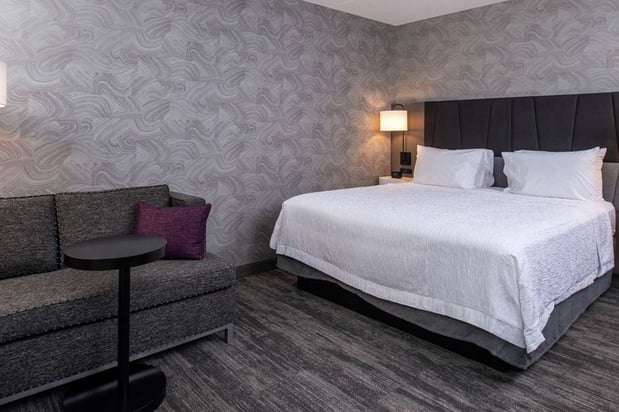 Images Hampton Inn & Suites Winston-Salem Downtown