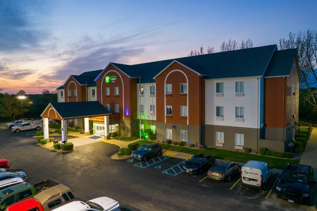 Images Holiday Inn Express & Suites Bedford by IHG