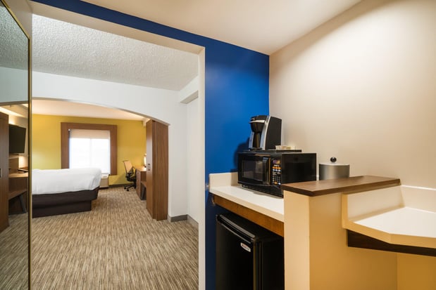 Images Holiday Inn Express & Suites Louisville East by IHG